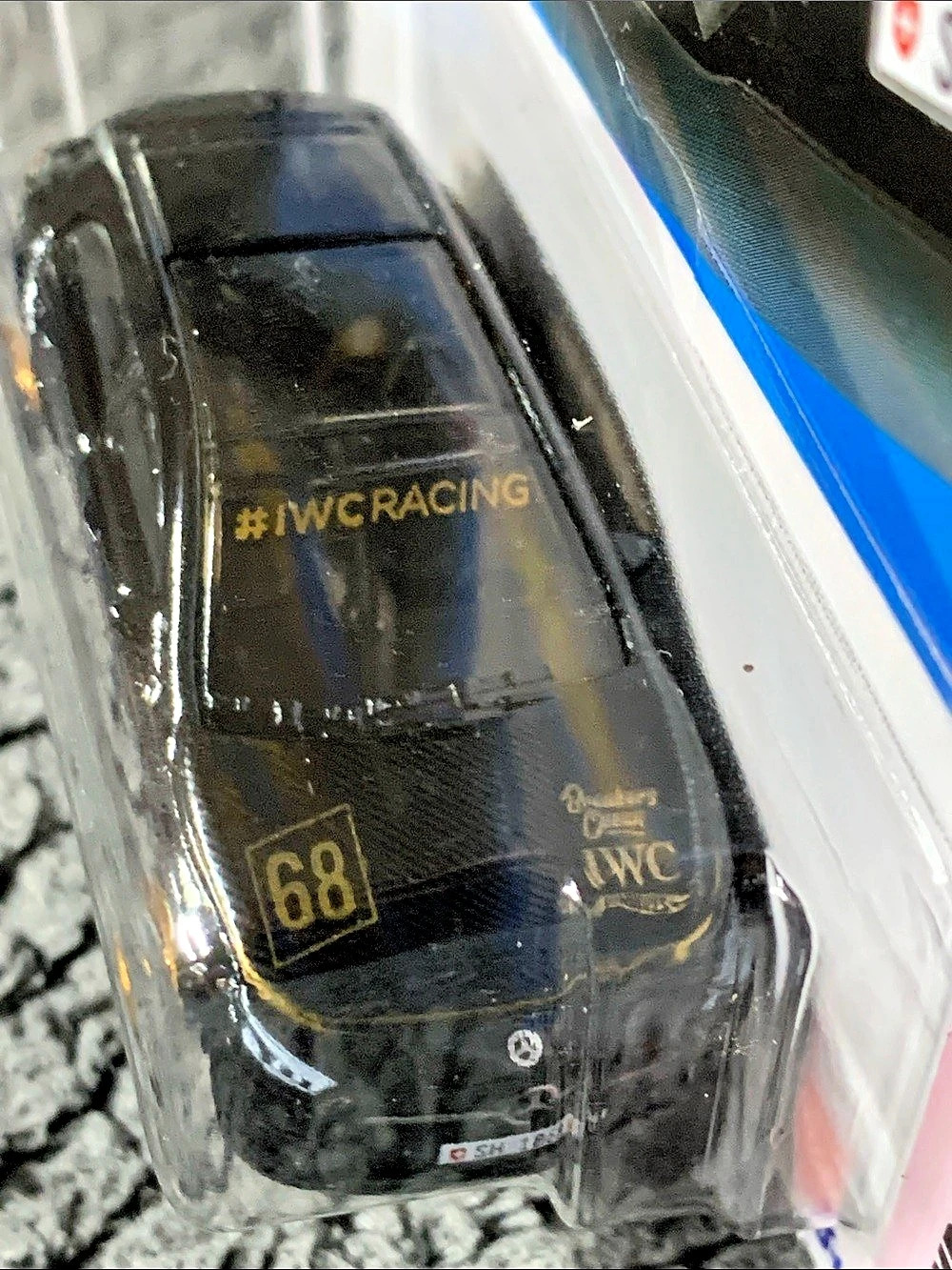 Hot Wheels '19 Mercedes-Benz A-Class Black & Gold - Picture 3 of 7